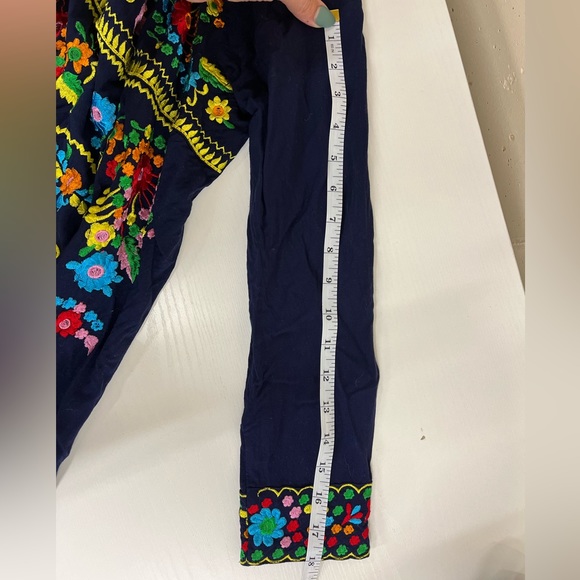 Traditional Floral Embroidered Navy Tunic Blouse Size M Johnny Was Inspired - Picture 11 of 12